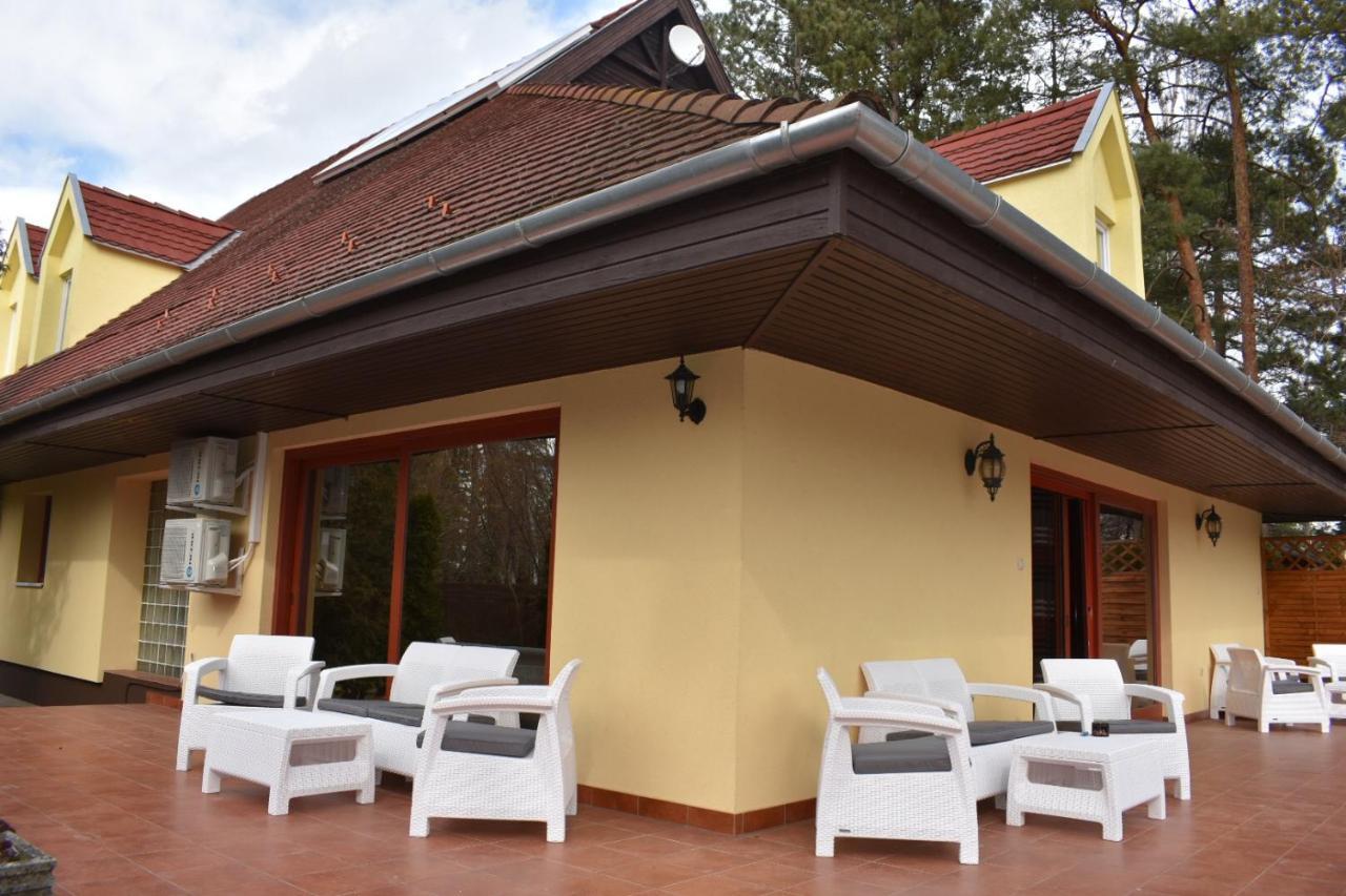 Villa Lily Zamárdi Exterior foto